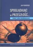 Spoglądając w przeszłość... Studia i szkice...