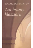 Zza bramy klasztoru