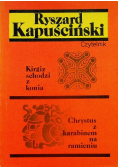 Kirgiz schodzi z konia Chrystus z karabinem na ramieniu