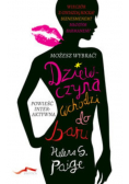Dziewczyna idzie do baru