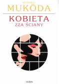 Kobieta zza ściany