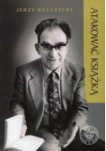 Atakować książką