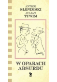 W oparach absurdu