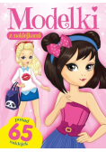 Modelki z naklejkami