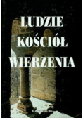 Ludzie kościół wierzenia