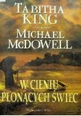 W cieniu płonących świec