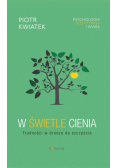 W świetle cienia. Trudności w drodze do szczęścia