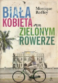Biała kobieta na zielonym rowerze