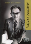 Atakować książką