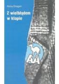 Z wielbłądem w klapie