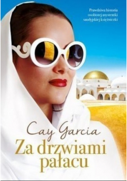 Za drzwiami pałacu