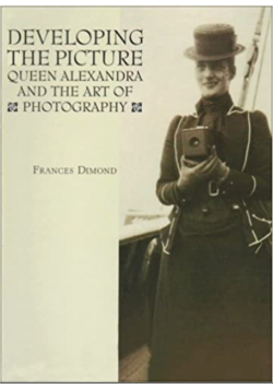 Developing the Picture Queen Alexandra and the Art of Photography Nowa z defektem