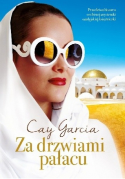 Za drzwiami pałacu