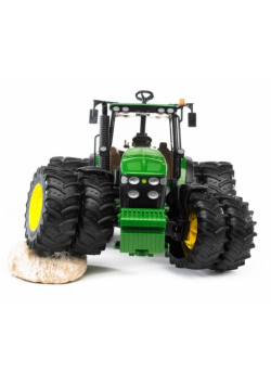 Traktor John Deere 7930 z podwójnymi kołami